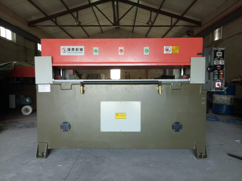 精密四柱液壓裁斷機